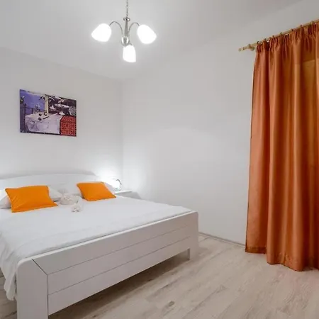 King's Landing Apartment *