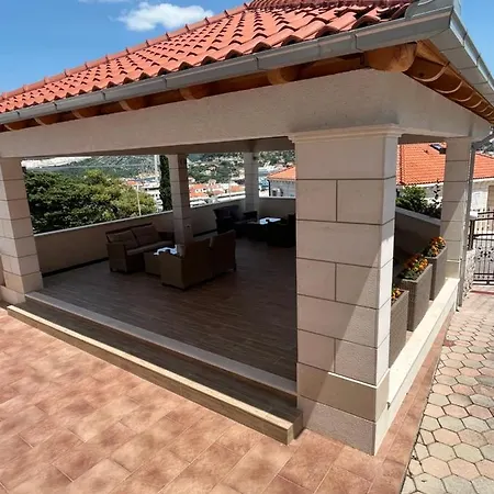 King's Landing Apartment